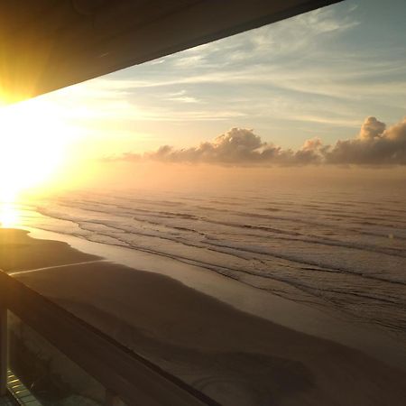 Apartamento Frente Mar Pe Na Areia プライア・グランデ エクステリア 写真