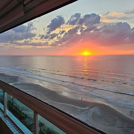Apartamento Frente Mar Pe Na Areia プライア・グランデ エクステリア 写真