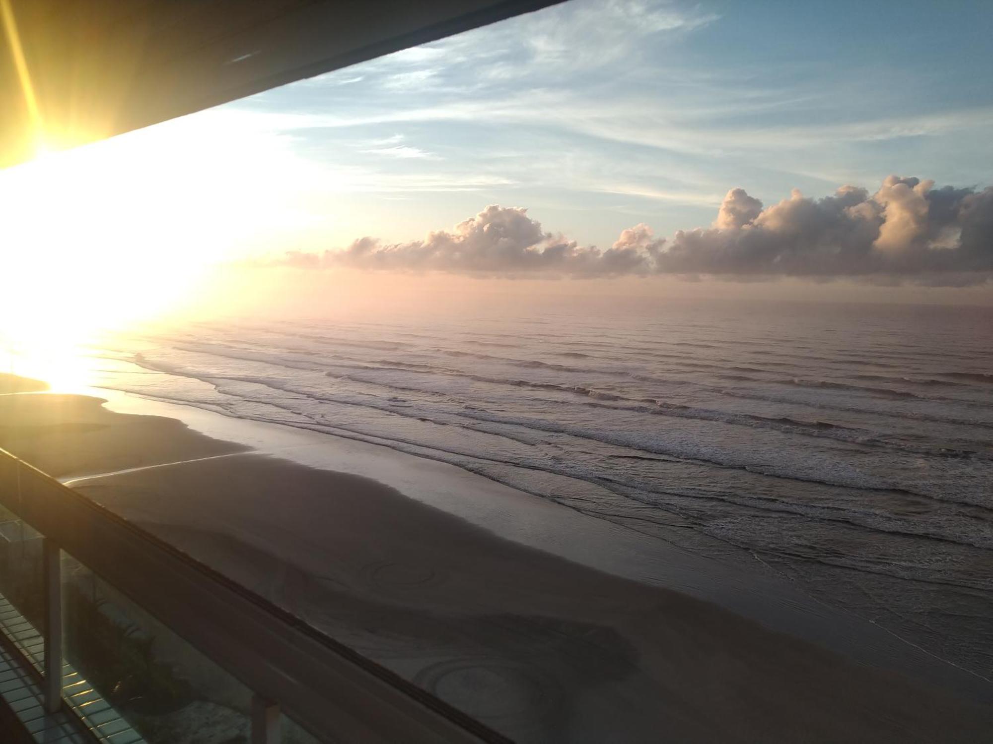 Apartamento Frente Mar Pe Na Areia プライア・グランデ エクステリア 写真